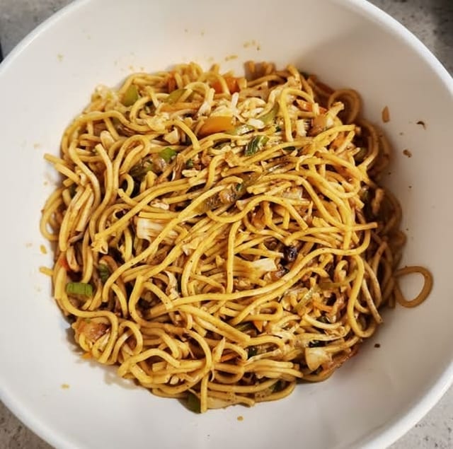SCHEZWAN NOODLES.